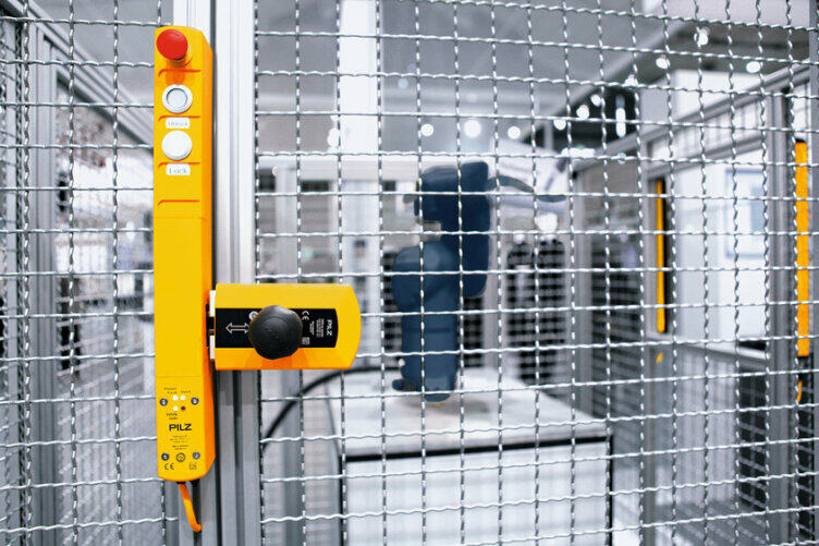 Das sichere Schutztürsystem PSENsgate an einer Schutzeinrichtung