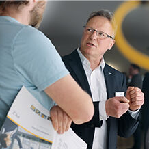 Ab Anfang 2024 ist der Experte für die sichere Automation Pilz mit einem neuen Programm seiner Seminarreihe „Automation on Tour“ deutschlandweit unterwegs. In insgesamt 32 Terminen des Präsenzseminars und über das Onlineformat „Web compact“ können Teilnehmer Wissen erlangen, vertiefen oder auffrischen. (Foto: © Pilz GmbH & Co. KG)