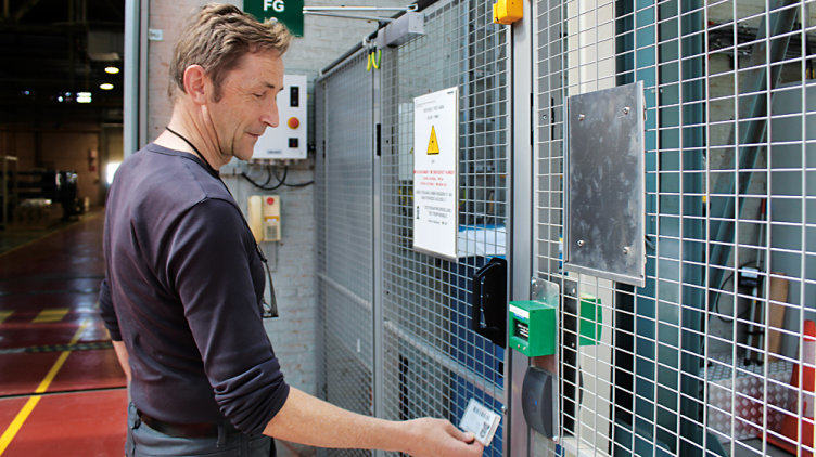 PSENcode monitors the doors to the test cage to prevent unauthorised opening PSENcode monitors the doors to the test cage to prevent unauthorised opening
