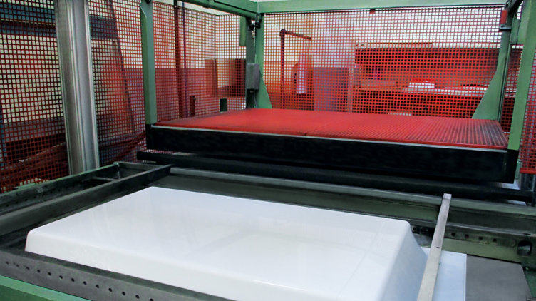 A core business area for the Austrian company Senoplast Klepsch is the manufacture of co-extruded senosan® plastic sheets and films for thermoforming. (Photo: Pilz GmbH & Co. KG, Senoplast Klepsch & Co. GmbH) A core business area for the Austrian company Senoplast Klepsch is the manufacture of co-extruded senosan® plastic sheets and films for thermoforming. (Photo: Pilz GmbH & Co. KG, Senoplast Klepsch & Co. GmbH)