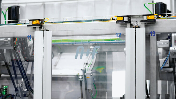 Guaranteed no deliberate or accidental opening: the safety locking device PSENslock 2 secures a total of twelve gates on the A+F machine.