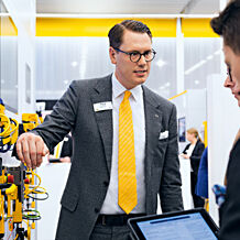 Es ist wieder IN.STAND Zeit in Stuttgart! Am Pilz Messestand in Halle C2, Stand 2D20 erfahren Besucher alles Wissenswerte zum Thema sicherheitstechnische Nachrüstungen. (Foto: © Pilz GmbH & Co. KG)