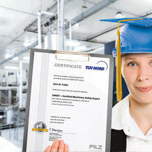 CMSE認定証を持つ女性