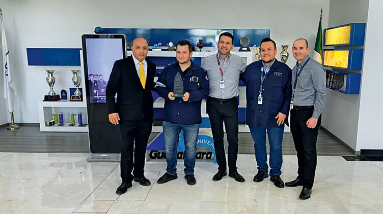 Luis Armando Urzúa (2nd from left) is the 10,000th graduate of the CMSE qualification, the Certified Machinery Safety Expert. Ottoniel Chavez (Sales Engineer at Pilz Mexico, far left) and Eduardo Arquieta (Director of Operations Jabil Guadalajara, centre), Daniel Larios (Automation Engineer Manager, 2nd from right) and Ricardo Pérez Barba (Operations Manager Guardalara, far right) congratulate. (Photo: © Pilz GmbH & Co. KG)